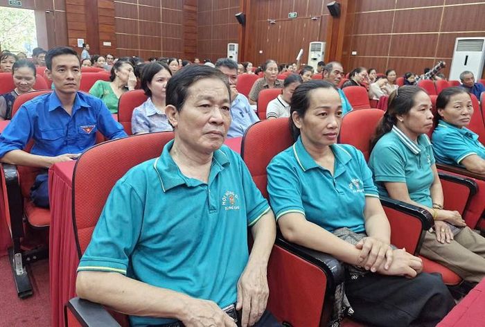 Đại diện các cơ quan, đơn vị và người dân xã Phú Xuyên tham gia hội nghị. Ảnh: PV