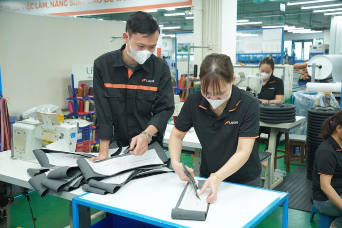 Hoạt động sản xuất tại Cụm công nghiệp Dương Liễu. Ảnh: Minh Tâm