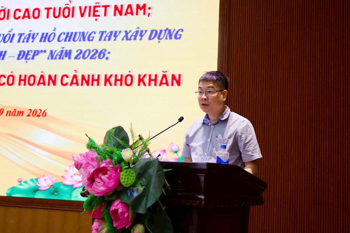 Phó Chủ tịch UBND phường Tây Hồ Nguyễn Việt Cường phát biểu tại hội nghị. Ảnh: Thu Trang