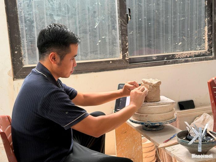 Các tác phẩm của nghệ nhân Trần Anh Tú không chỉ kế thừa tinh hoa kỹ thuật của người đi trước mà còn mang theo một tư duy hoàn toàn mới. Ảnh: PV.