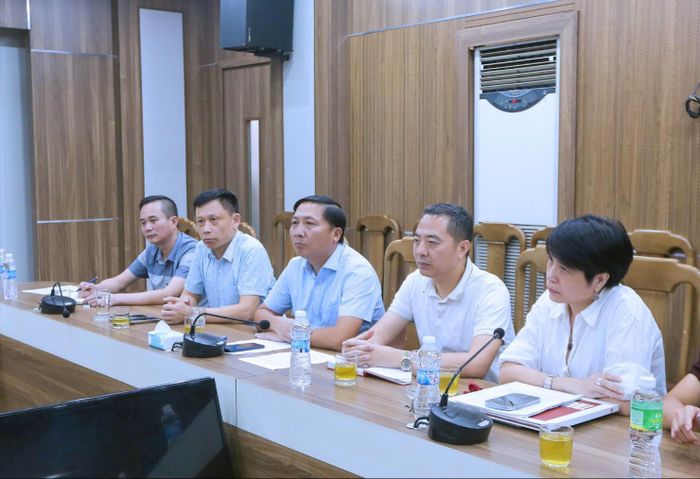 Lãnh đạo Cơ quan Báo và Phát thanh, Truyền hình Hà Nội trao đổi với tập đoàn Meta. Ảnh: Khánh Huy