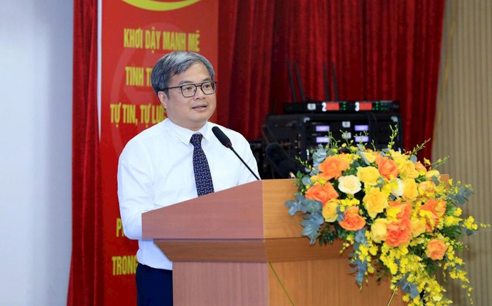 Phó Chủ tịch UBND thành phố Trương Việt Dũng phát biểu tại hội nghị. Ảnh: Xuân Hải