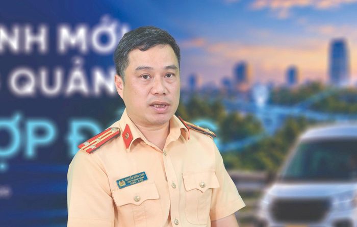 Thượng tá Nguyễn Hồng Long, Phó Trưởng phòng Hướng dẫn tuyên truyền, điều tra, giải quyết tai nạn giao thông, Cục Cảnh sát giao thông chia sẻ tại chương trình. Ảnh: Tạ Hải