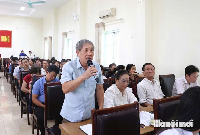 Đại biểu Nguyễn Hữu Phi chất vấn tại phiên giải trình. Ảnh: Tuấn Điệp