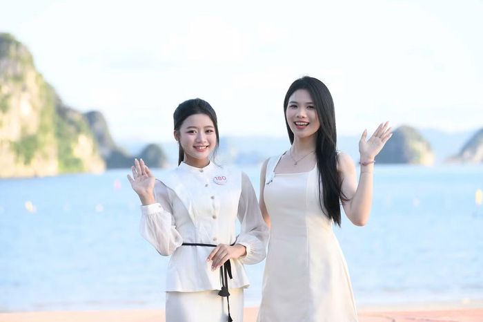 Nhiều thí sinh nhanh chóng ghi lại những khung hình với không gian biển đảo xanh ngắt và những dải núi hùng vĩ nối tiếp nhau.