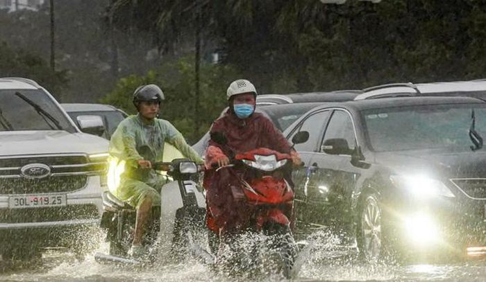 Theo dự báo thời tiết do ảnh hưởng không khí lạnh, miền Bắc sẽ có mưa dông. Ảnh: SKĐS