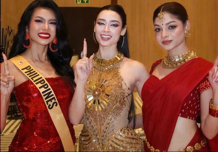 Đại diện Việt Nam cùng các thí sinh khác tại Miss Grand International 2026 (ảnh FBNV).