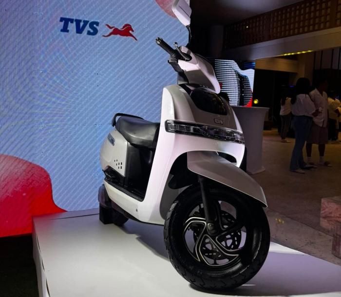 Một trong những điểm đáng chú ý trên iQube 3.5 là hệ thống công nghệ kết nối TVS SmartXonnect.