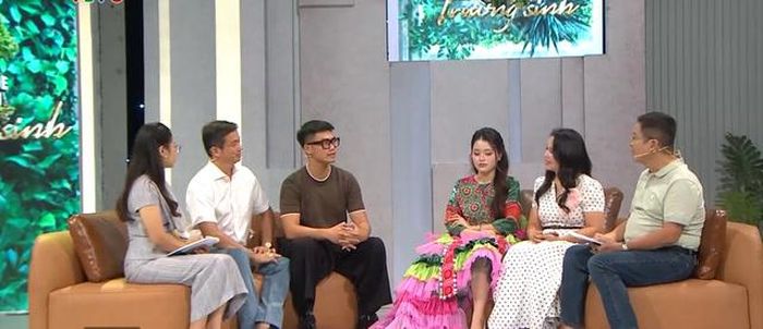 NSƯT Bá Anh và con trai tại chương trình "Vui khỏe có ích", Ảnh VTV