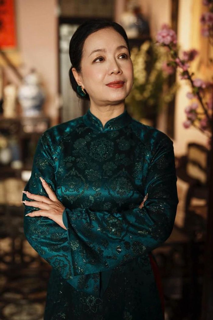 Vẻ ngoài đài các của NSƯT Chiều Xuân.