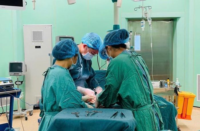 Được chẩn đoán u xơ tử cung 5 năm trước nhưng không điều trị, người phụ nữ phải phẫu thuật khi khối u gây biến chứng. Ảnh: BVCC.