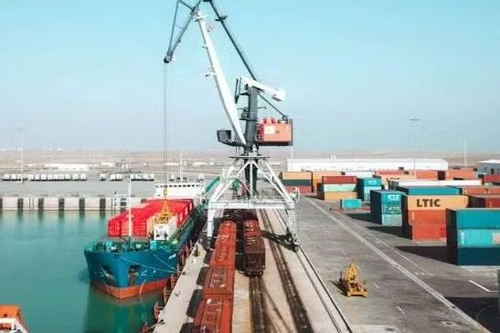 "Trong khi đó Turkmenistan sở hữu một trong những trữ lượng khí đốt lớn nhất ở lục địa Á - Âu, nhưng gần 80% hàng hóa xuất khẩu của nước này đi về phía Đông thông qua một thỏa thuận độc quyền với Trung Quốc", Tạp chí National Interest cho biết.