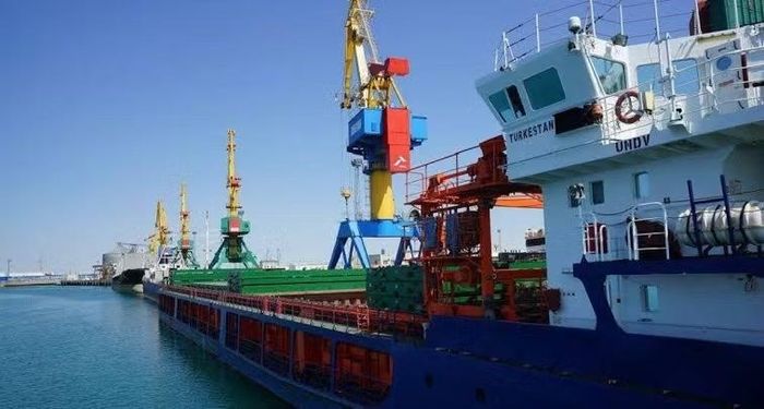 Ngoài ra đường ống dẫn dầu Baku - Tbilisi - Ceyhan đang hoạt động dưới công suất khá nhiều, đơn giản là bởi thiếu lượng dầu cần thiết. Trong khi đó tuyến đường ống Baku - Supsa hầu như không hoạt động.