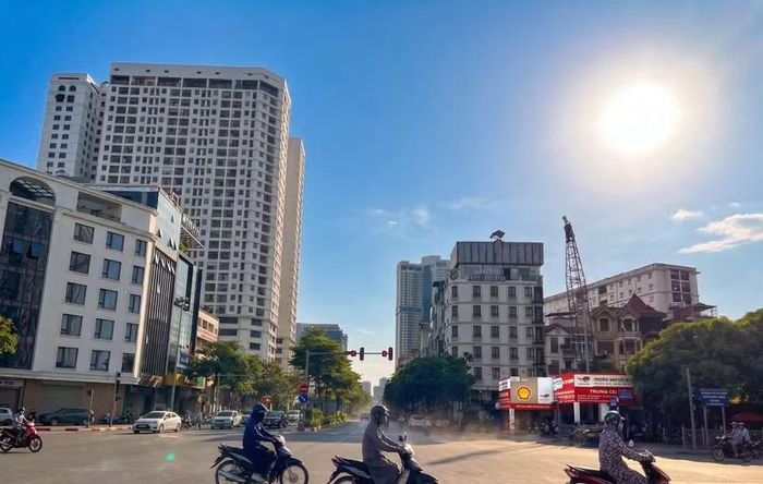 Mức nhiệt tại Hà Nội lập đỉnh trong khu vực, ghi nhận 38,4 độ C vào trưa 30/9