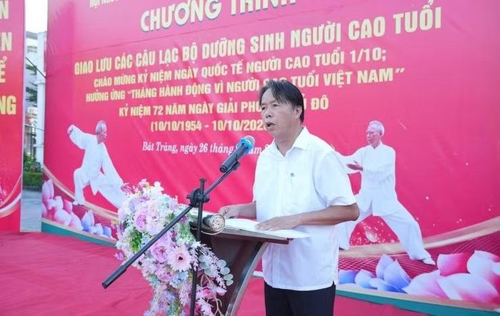Ông Đặng Văn Dụ phát biểu tại chương trình. Ảnh: Xã Bát Tràng cung cấp