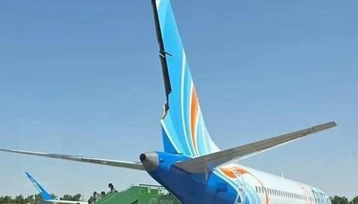 Dữ liệu công khai cho thấy 2 giờ 15 phút sau khi cất cánh, máy bay giảm độ cao từ 10.000 mét xuống 5.000 mét trong chưa đầy 1 phút, đồng thời tăng tốc từ 760 km/h lên 1.100 km/h. Phi cơ sau đó lên 6.600 mét trước khi tiếp tục giảm xuống hơn 4.200 mét.
