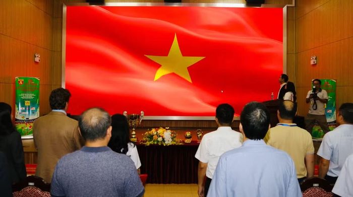 Trang nghiêm trong nghi thức chào cờ