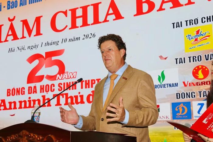 GS.TS Rick Bennett - Phó Hiệu trưởng Trường Đại học Anh Quốc Việt Nam – Bristis Univercity Vietnam chia sẻ niềm vui và ấn tượng khi tham dự sự kiện mở màn giải bóng đá học sinh THPT Hà Nội mùa 2026 - giải đấu lớn nhất Việt Nam dành cho giới học sinh THPT