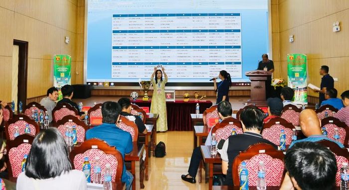 30 bảng 4 đội và 2 bảng 5 đội, đấu vòng tròn một lượt chọn 64 đội nhất, nhì mỗi bảng giành quyền vào vòng đấu loại trực tiếp