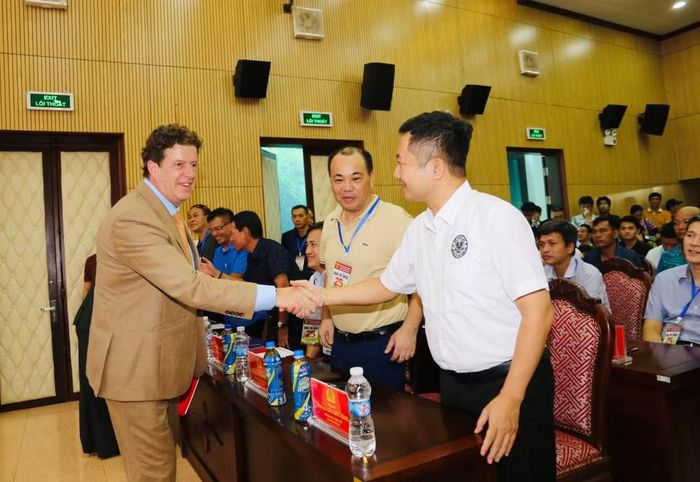 GS.TS Rick Bennett - Phó Hiệu trưởng Trường Đại học Anh Quốc Việt Nam – Bristis Univercity Vietnam, đơn vị phối hợp tổ chức, tham dự buổi lễ