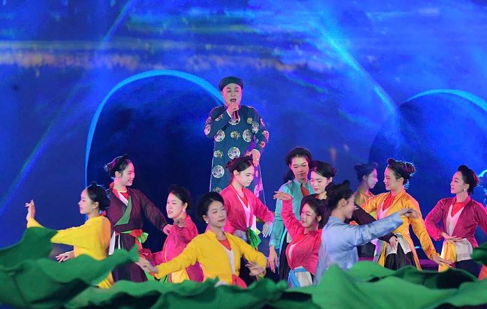 Giai điệu Quan họ Bắc Ninh vang lên trong chương trình khai mạc.