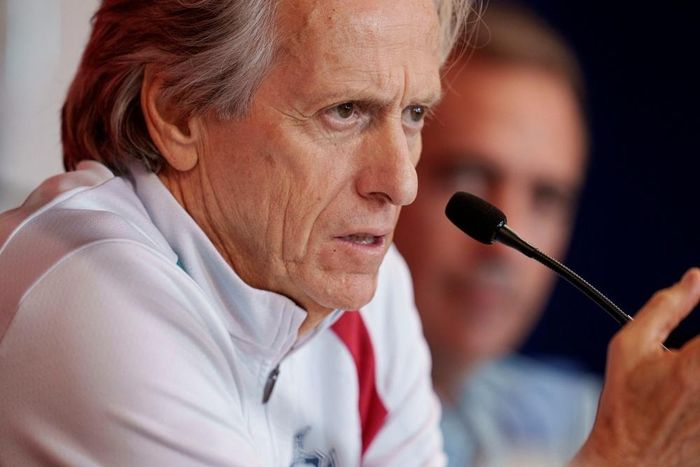  Jorge Jesus khẳng định mọi cầu thủ phải tuân theo cùng một nguyên tắc lựa chọn đội hình, bất kể vị thế. 
