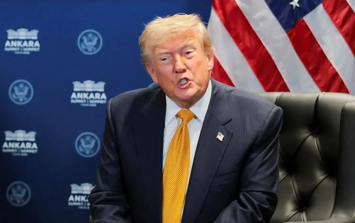  Tổng thống Trump ca ngợi hành khách giành lại quyền kiểm soát phi cơ. Ảnh: Reuters. 
