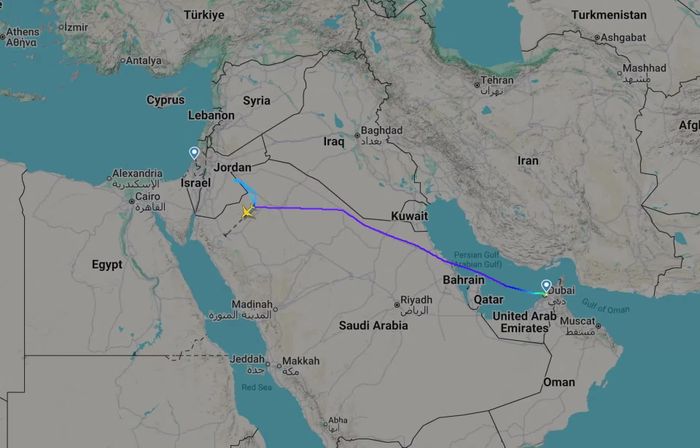 Đường bay chuyến FZ1073 của Flydubai đi Israel bất ngờ chuyển hướng sang Saudi Arabia trưa 30/9. Ảnh: Flightradar24/Reuters.