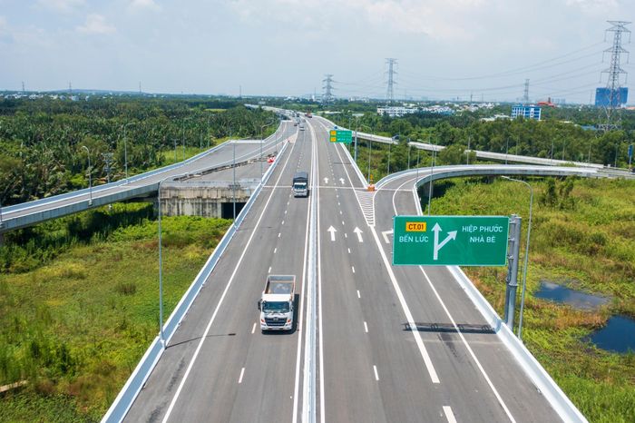  Tùy điểm xuất phát và điểm đến, hành trình của các tài xế có thể đi qua Nguyễn Văn Linh, Quốc lộ 1, Võ Văn Kiệt, Mai Chí Thọ, cầu Phú Mỹ, Võ Chí Công, cao tốc TP.HCM - Long Thành - Dầu Giây... 