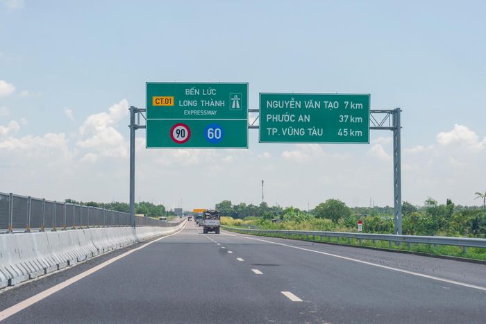  Sau khi đưa vào khai thác, cao tốc Bến Lức - Long Thành cho xe chạy tối đa 80-90 km/h, tùy đoạn. 