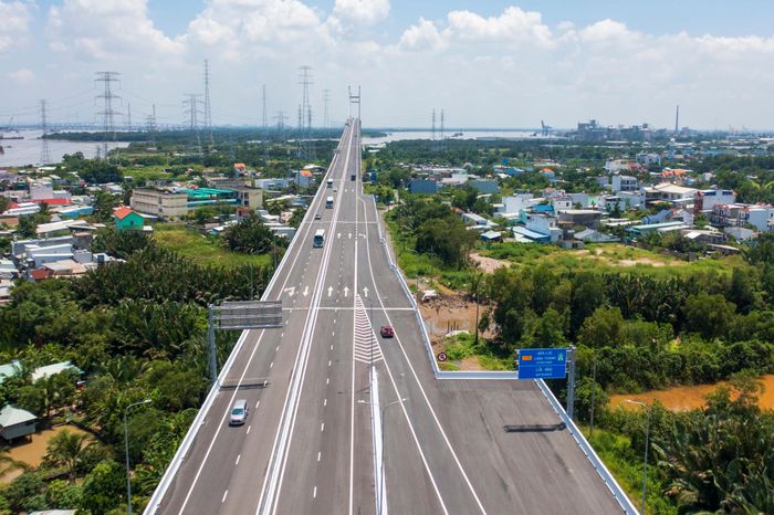  Ở chiều ngược lại từ Đồng Nai về Quốc lộ 1A, dòng xe cũng di chuyển nhộn nhịp và thông thoáng. 