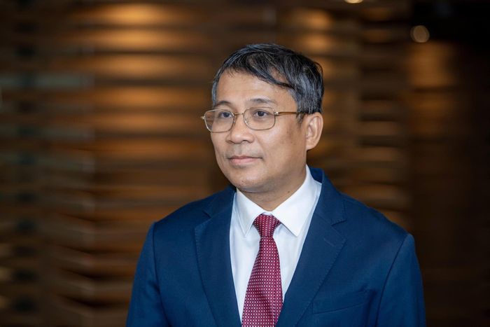  Thứ trưởng Nguyễn Minh Vũ trao đổi với phóng viên bên lề sự kiện. Ảnh: Việt Linh. 