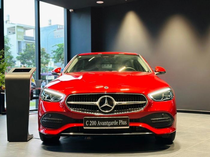  Những chiếc Mercedes-Benz thuộc diện triệu hồi có nguy cơ hỏng cụm ổ khóa cửa phía trước. Ảnh: Mercedes. 