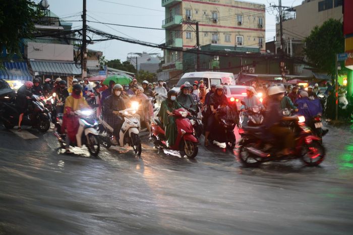 Mưa lớn ngày 30/9 khiến đường Lý Tế Xuyên ngập. Ảnh: Duy Hiệu.