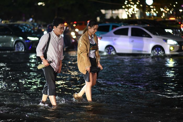  Đoạn đường này tập trung nhiều tòa nhà văn phòng, chung cư, ga metro Văn Thánh nên gây ảnh hưởng lớn đến đi lại của người dân. 