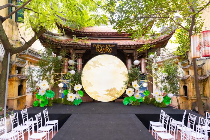 Fashion show “Rằm Rộ” được tổ chức ở "giữa lòng" Hà Nội.