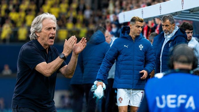 Ronaldo đang có những bất đồng với HLV Jorge Jesus