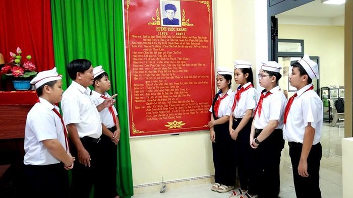Trường THCS Huỳnh Thúc Kháng, nơi giáo dục truyền thống và khơi dậy tinh thần tự học cho học sinh