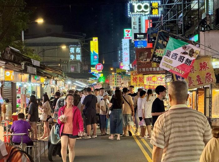 Chợ đêm La Đông (Luodong Night Market) là một trong những điểm đến về đêm nổi tiếng nhất tại Nghi Lan