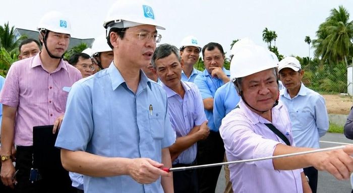 Chủ tịch UBND tỉnh Vĩnh Long Trần Trí Quang khảo sát công trình trọng điểm của tỉnh. Ảnh: Trà Vinh