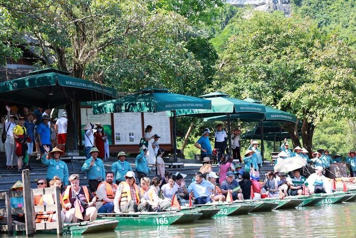 Các đại biểu UNESCO đánh giá rất cao công tác quản lý, bảo tồn và phát huy giá trị di sản gắn với cộng đồng, sinh kế của người dân và phát triển du lịch bền vững của Ninh Bình