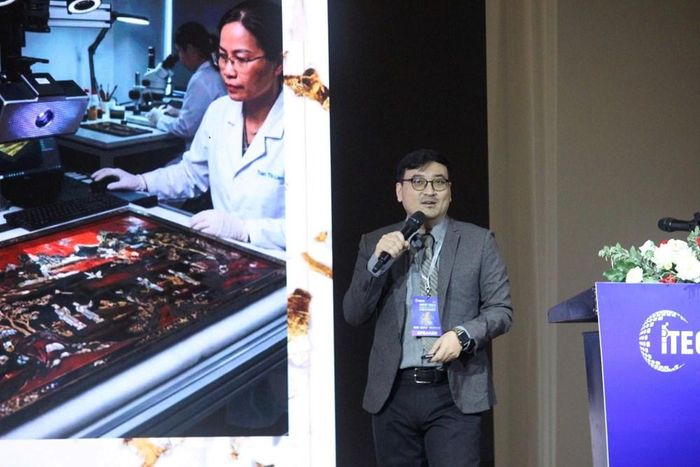 TS. Ngô Hồ Anh Khôi, Phó Hiệu trưởng Trường Công nghệ số và Trí tuệ nhân tạo (Đại học Nam Cần Thơ) trình bày tham luận