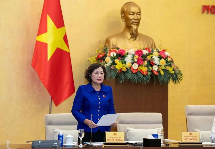 Phó Chủ tịch Quốc hội Nguyễn Thị Hồng điều hành nội dung thảo luận, cho ý kiến về dự án Luật Đất đai (sửa đổi)