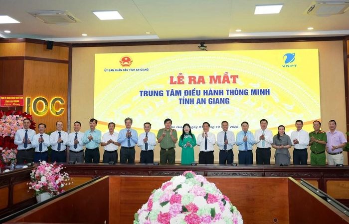 Các đại biểu tham dự lễ ra mắt Trung tâm Điều hành thông minh tỉnh An Giang