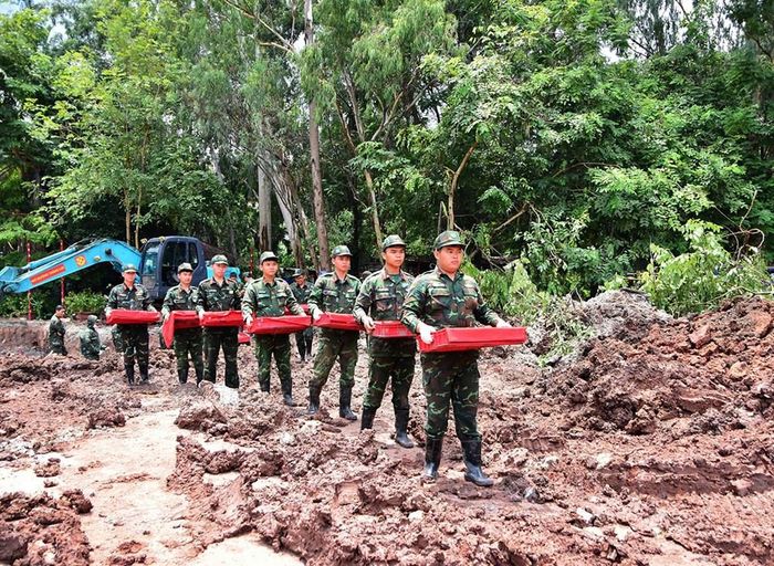 Kết quả ngày 1.10, lực lượng làm nhiệm vụ tìm kiếm đã phát hiện, quy tập được thêm 19 bộ hài cốt liệt sĩ tại Công viên Lê Thị Riêng