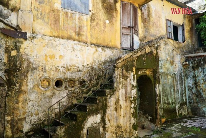 Sau khi Báo Tiếng Dân đình bản năm 1943, hoạt động in ấn, xuất bản tại cơ sở này vẫn được duy trì. Về sau, khu nhà được sử dụng làm trụ sở Hội đồng châu Quảng Nam, ký túc xá cho sinh viên Quảng Nam và nơi ở của một số cán bộ Trường Đại học Y Huế