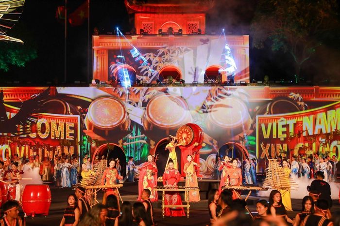 Lễ khai mạc Lễ hội Văn hóa Thế giới tại Hà Nội lần thứ hai - năm 2026 diễn ra tối 1/10 với chủ đề “Hội tụ di sản - Kiến tạo tương lai”. Ảnh: Khánh Hoà - TTXVN