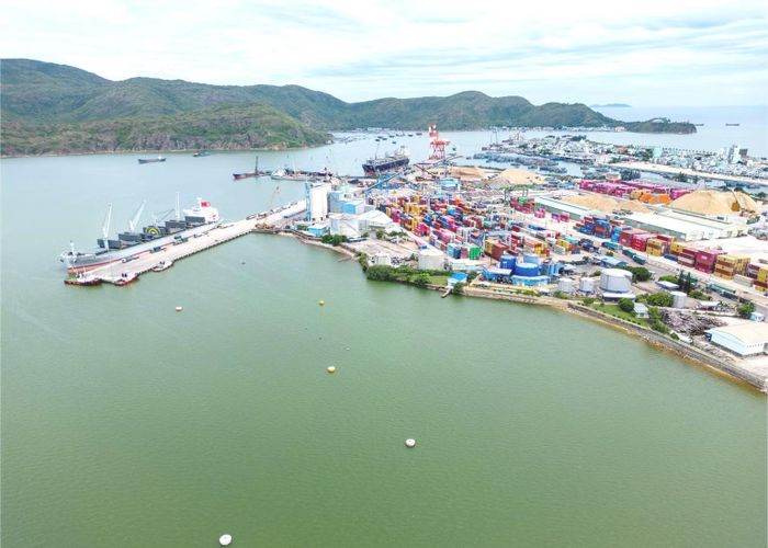 Hạ tầng năng lượng là điều kiện quan trọng góp phần vào hoạt động của cảng biển, logistics, công nghiệp và dịch vụ. Trong ảnh: Một góc cảng Quy Nhơn (tỉnh Gia Lai). (Ảnh: MỸ HÀ)