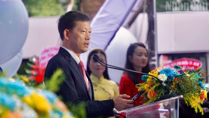 Tiến sĩ, bác sĩ Dương Huy Lương, Phó Cục trưởng Cục Quản lý Khám, chữa bệnh, Bộ Y tế phát biểu nhân sự kiện đưa vào hoạt động Bệnh viện quốc tế Camel.