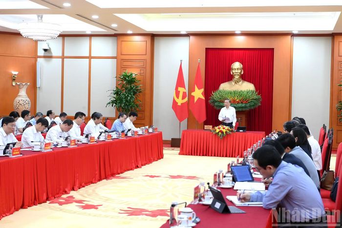 Tổng Bí thư, Chủ tịch nước Tô Lâm làm việc với Ban Chính sách, chiến lược Trung ương về phát huy sức mạnh tổng hợp của đội ngũ cán bộ các viện Hàn lâm, viện nghiên cứu trong tham mưu chiến lược.